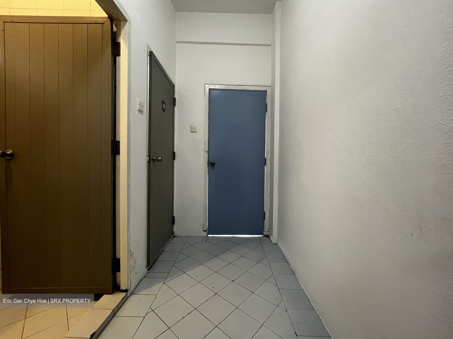 Lowland Road (D19), Shop House #504056111